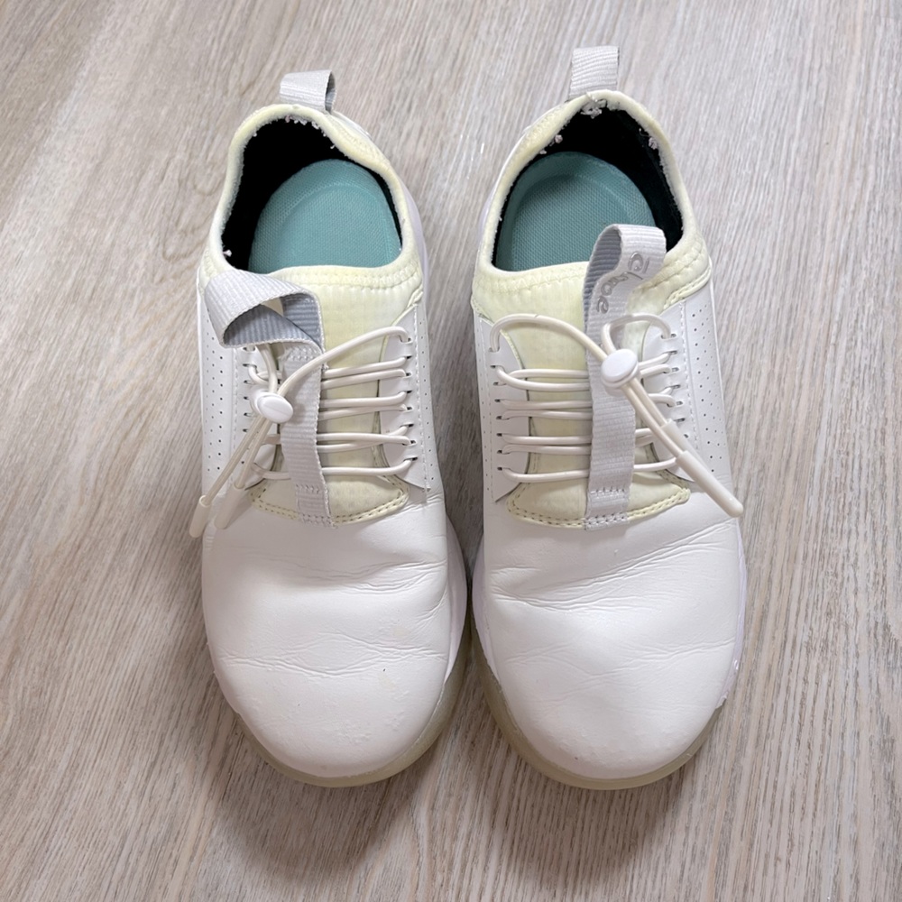 Clove healthcare tennis shoes